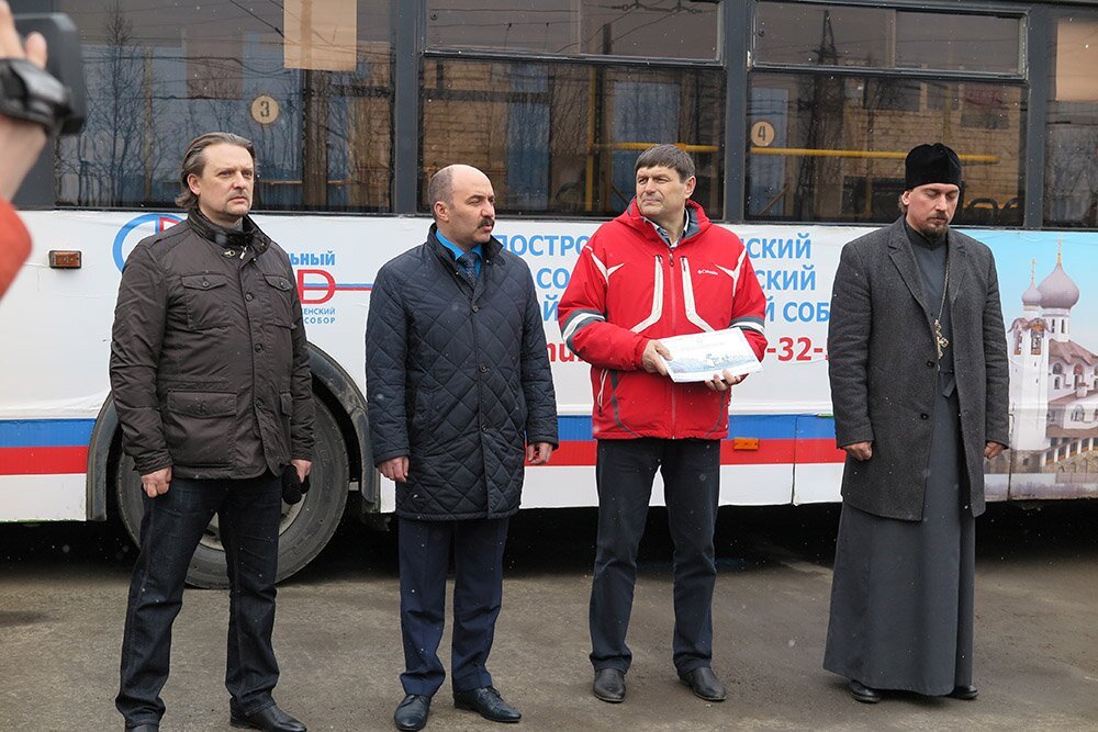 Торжественный митинг в поддержку собора